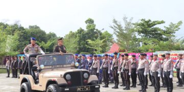 Di Hari Bhayangkara ke -78, Kapolres Pelalawan Berikan Penghargaan kepada 21 Anggota Polri yang Berprestasi