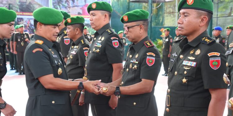 Danrem 141/Toddopuli Pimpin Sertijab 2 Kasi dan 3 Dandim