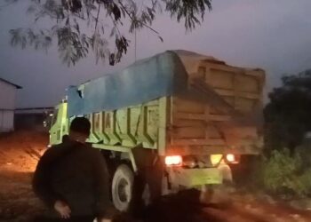 Warga dan Pengendara Keluhkan Ceceran Tanah Proyek PT Prima Indah Lestari di Desa Junti