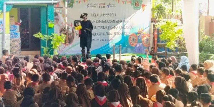 Camat Metro Utara” Heri Hendarto” Lakukan Tanam Pohon di Hari Anniversary CB CL ke 15