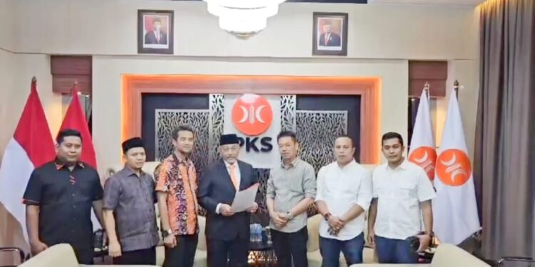 Pasangan Afrizal Sintong – Setiawan Resmi Terima SK dari DPP PKS Sebagai Bacalon Bupati dan Wakil Bupati Rohil