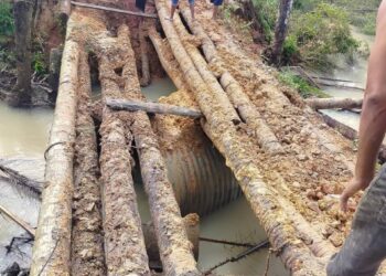 Jembatan Desa Tunas Karya Sikara-kara II Kecamatan Natal Mengundang Maut