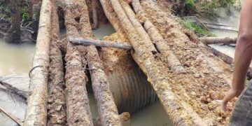 Jembatan Desa Tunas Karya Sikara-kara II Kecamatan Natal Mengundang Maut