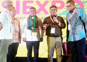 SIEXPO AWARD 2024, H Zukri SE Dinobatkan Sebagai Bupati Visioner Petani Sawit Indonesia