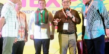 SIEXPO AWARD 2024, H Zukri SE Dinobatkan Sebagai Bupati Visioner Petani Sawit Indonesia