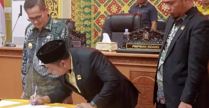 Pemkab Pelalawan dan DPRD Tandatangani Nota Kesepakatan KUPA dan PPAS APBD Perubahan 2024