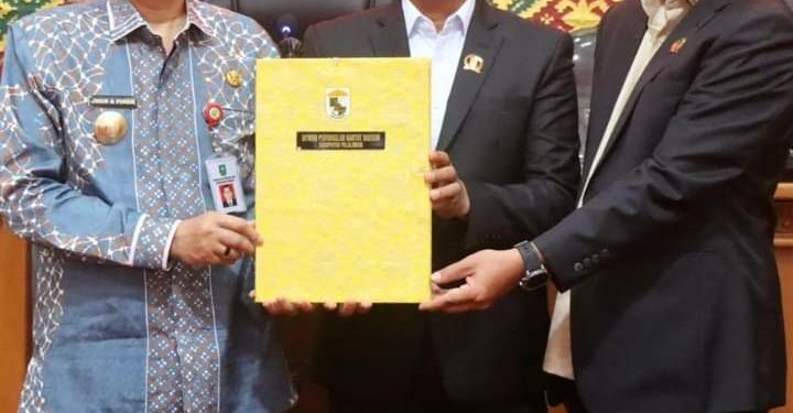 Rapat Paripurna Penandatanganan Nota Kesepakatan KUA-PPAS APBD 2025 Kabupaten Pelalawan