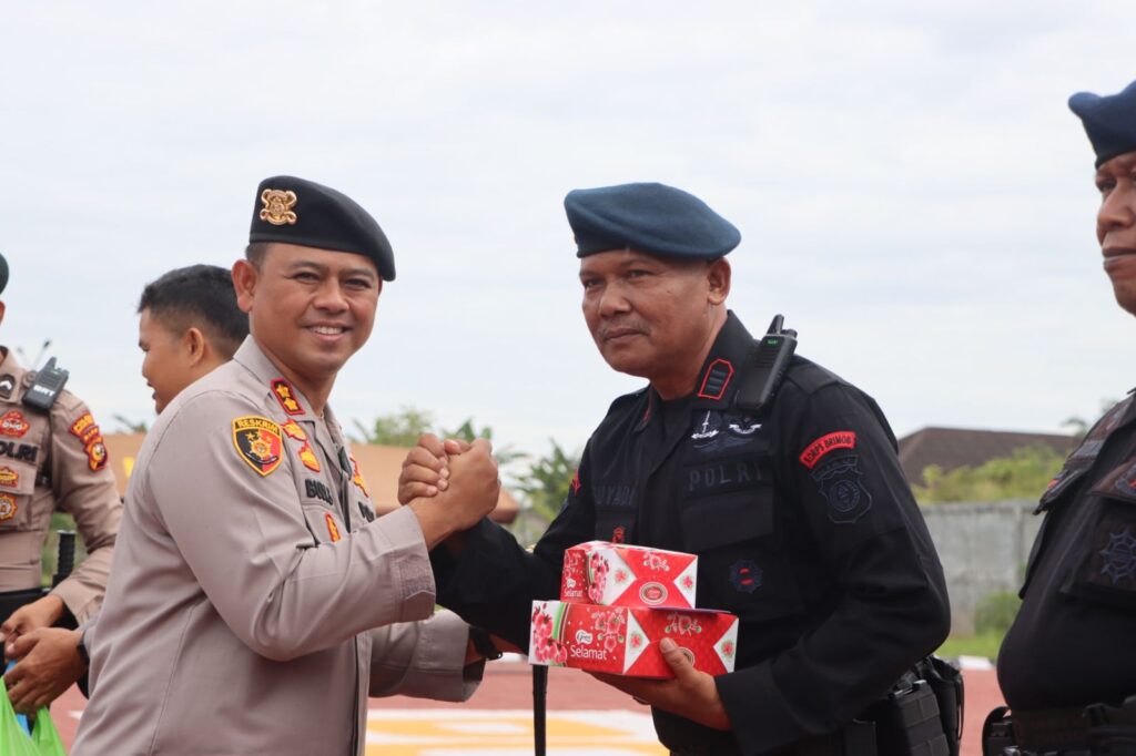 Operasi Mantap Praja Lancang Kuning 2024: Apel Pelepasan Personil BKO Brimob Polda Riau untuk Pengamanan Pilkada Rokan Hulu