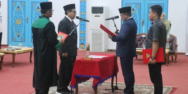 Bupati Zukri Lantik T. Zulfan sebagai Pj. Sekda Pelalawan