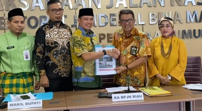 Wabup Pelalawan Husni Tamrin Bahas Penanganan Banjir dan Drainase dengan BPJN Riau
