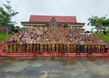 Perdana Masuk Kerja Setelah Lebaran, Bupati Pelalawan H Zukri Pimpinan Apel dan Halal Bihalal bersama ASN