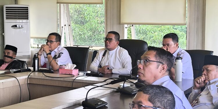 Bupati Zukri Pimpin Rapat Optimalisasi Pengentasan Kemiskinan Ekstrem 2025