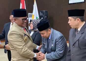 Bupati H.Zukri Lantik 7 Pejabat Eselon II dan Direktur Bank BPR Dana Amanah