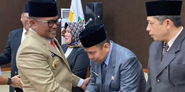 Bupati H.Zukri Lantik 7 Pejabat Eselon II dan Direktur Bank BPR Dana Amanah
