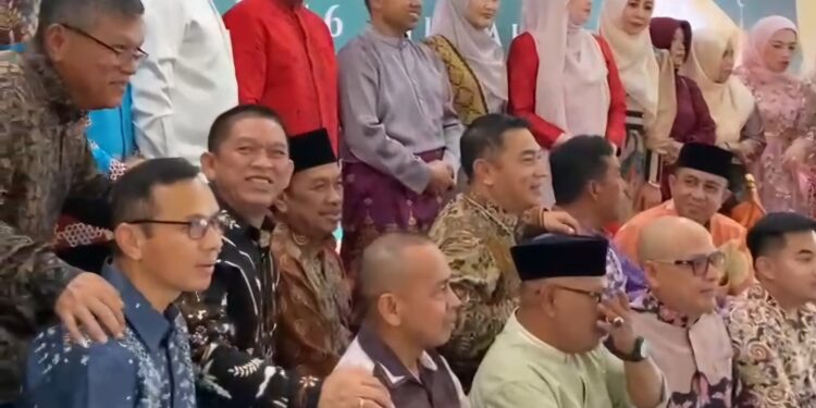 Rayakan Idul Fitri, Bupati H Zukri Halal Bihalal dengan Gubernur Riau
