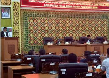 DPRD Pelalawan Gelar Paripurna Penyerahan KUA-PPAS 2026, Bupati Zukri Ungkap Penurunan Pendapatan Daerah