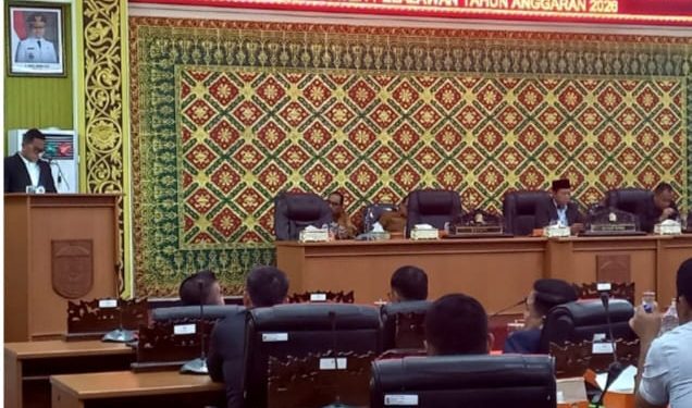 DPRD Pelalawan Gelar Paripurna Penyerahan KUA-PPAS 2026, Bupati Zukri Ungkap Penurunan Pendapatan Daerah