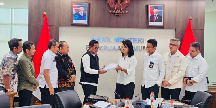 Bupati Pelalawan Audiensi dengan Wamen PU RI, Dorong Dukungan Infrastruktur Strategis