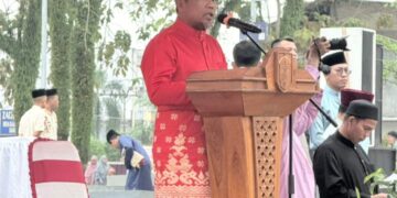 Bupati dan Wabup Sholat IED di lapangan Mini Soccer Pangkalan Kerinci