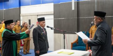 Bupati Anton Resmi Lantik Drs. H. Yusmar, M. Si Sebagai Pj Sekda Rokan Hulu