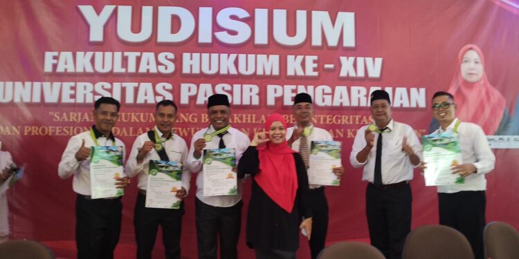 Menembus Batas, Menggapai Asa: Perjalanan Sukrial Halomoan Nasution Meraih Gelar Sarjana Hukum