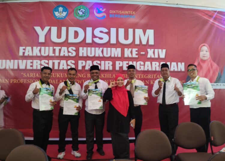 Menembus Batas, Menggapai Asa: Perjalanan Sukrial Halomoan Nasution Meraih Gelar Sarjana Hukum