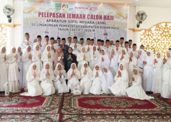 Lepas 56 ASN Calon Jemaah Haji, Bupati Rokan Hulu: Jaga Kesehatan dan Jadilah Teladan