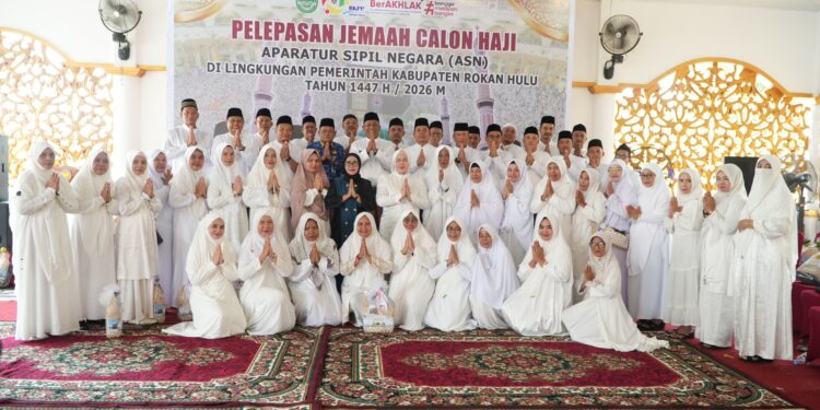 Lepas 56 ASN Calon Jemaah Haji, Bupati Rokan Hulu: Jaga Kesehatan dan Jadilah Teladan