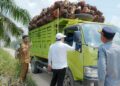Tidak berkontribusi memperbaiki jalan rusak, Bupati Zukri Tegur Perusahaan Sawit