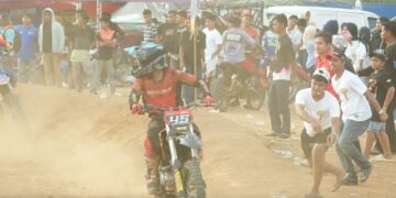 Ribuan Penonton Padati Sirkuit Permanen Pemda Rohul, Kejuaraan Motocross dan Grasstrack BMN-Putaran 1 Berlangsung Meriah.