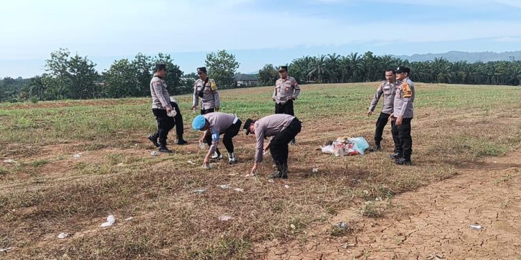 Dukung Ketahanan Pangan, Kapolsek Rambah Cek Pertumbuhan Jagung Hibrida di Lahan KM 7 Suka Maju