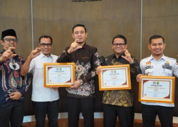 PPID Kabupaten Rokan Hulu Kembali Raih Predikat Informatif, Sabet Tiga Penghargaan pada KI Award Riau 2025