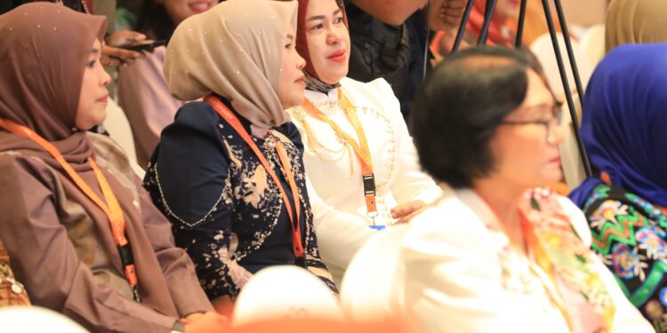 Di HUT APKASI Deli Serdang, Ketua TP PKK Rokan Hulu Sukses Pikat Perhatian Nasional Lewat Batik Khas Daerah
