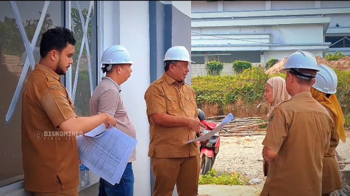 Bupati Rohul Sidak Pembangunan Gedung DPRD Tahap III, Tekankan Spek dan Kerapian Pekerjaan