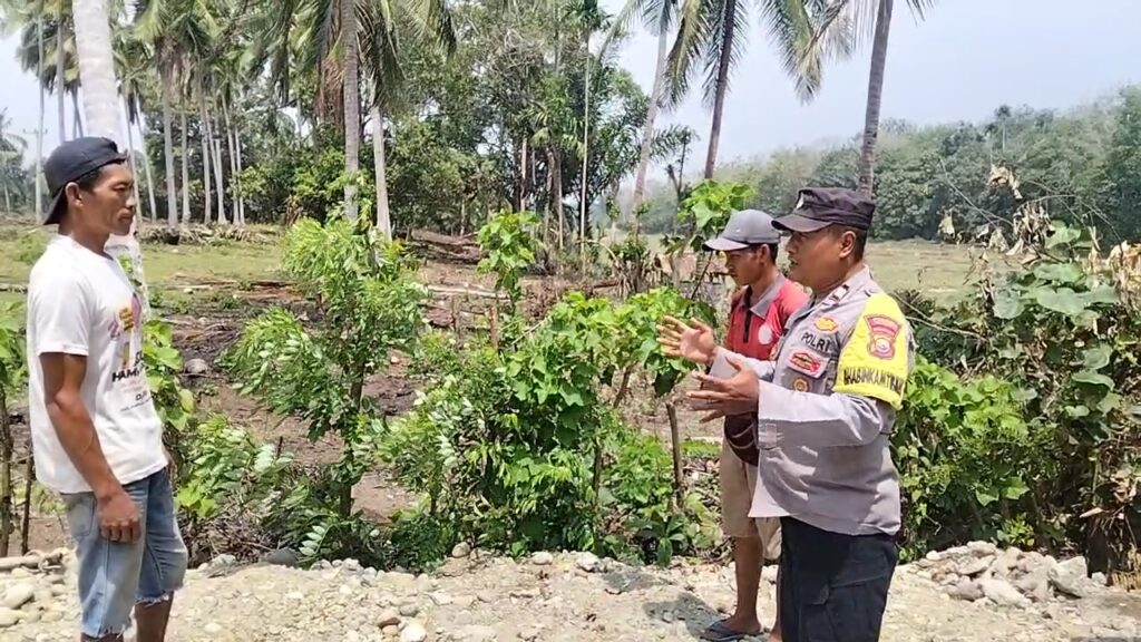 Bhabinkamtibmas Polsek Kaur Tengah Imbau Warga Cegah Karhutla