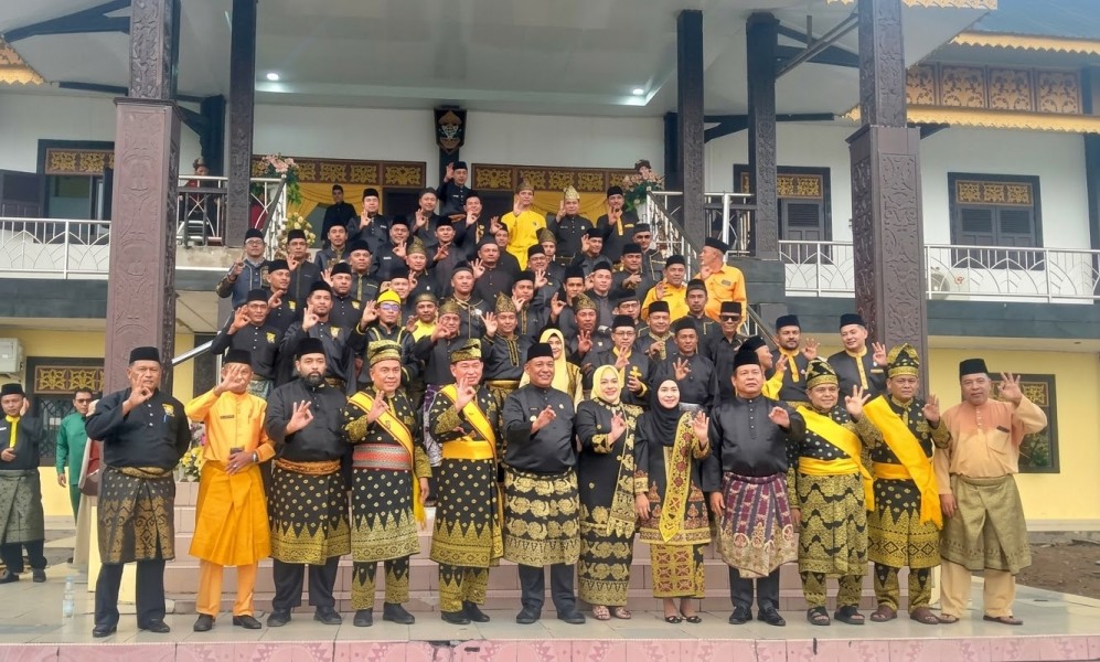 Bupati dan Wakil Bupati Rohul Dianugrahi gelar Kehormatan Adat Oleh LKA Melayu